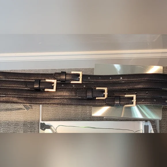 The Limited Black Buckle Belt Sz: S - Picture 5 of 9